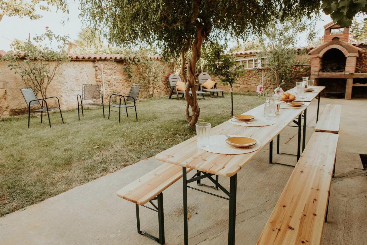 Casa De La Era, Grande, De Adobe, Con Patio Y Bodega Villa Fontanil de Los Oteros Exterior photo