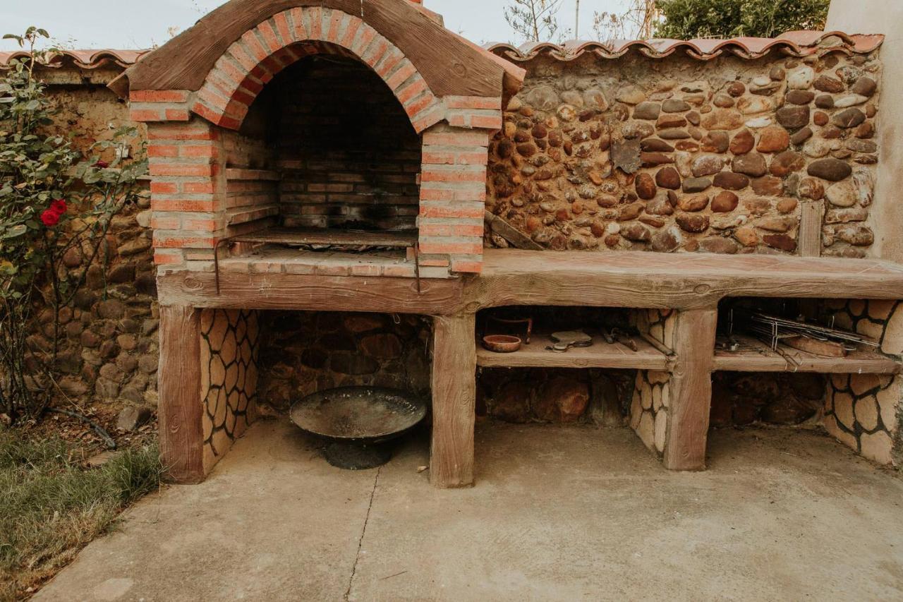 Casa De La Era, Grande, De Adobe, Con Patio Y Bodega Villa Fontanil de Los Oteros Exterior photo