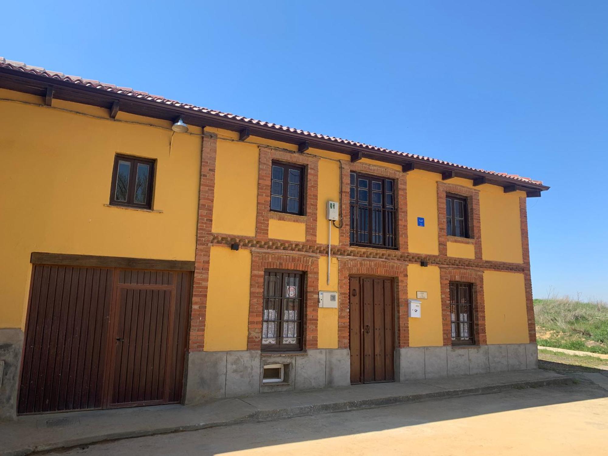 Casa De La Era, Grande, De Adobe, Con Patio Y Bodega Villa Fontanil de Los Oteros Exterior photo